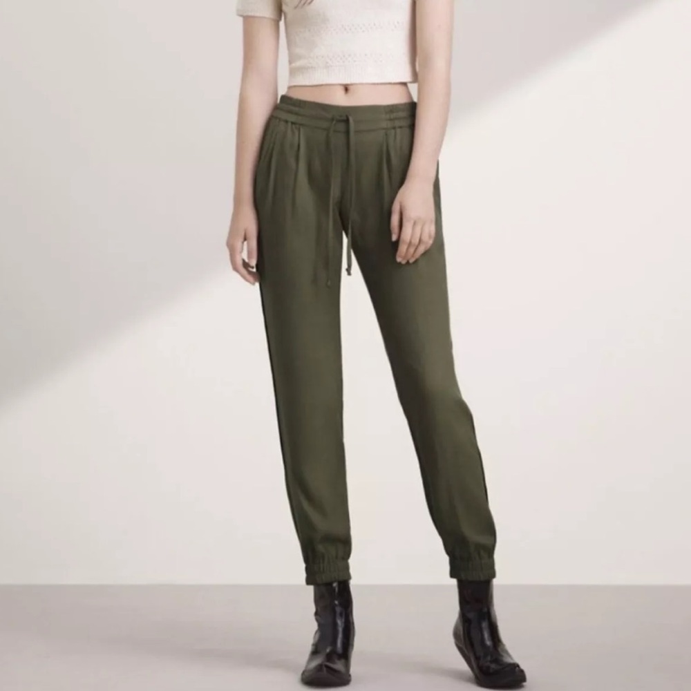 Aritzia TNA Talula Jogger Pant Olive Green size L